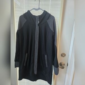 The North Face Women’s Jacket Hooded Jacket XL in good condition.